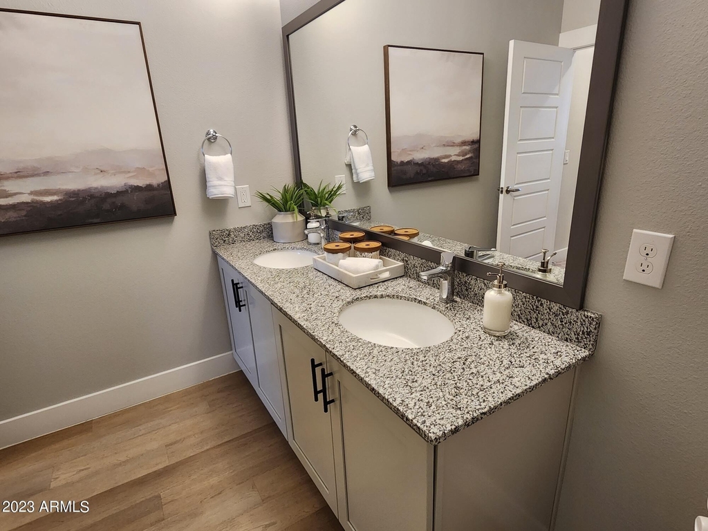 7460 N Zanjero Boulevard - Photo 5