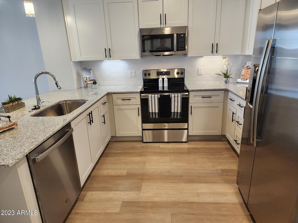 7460 N Zanjero Boulevard - Photo 2