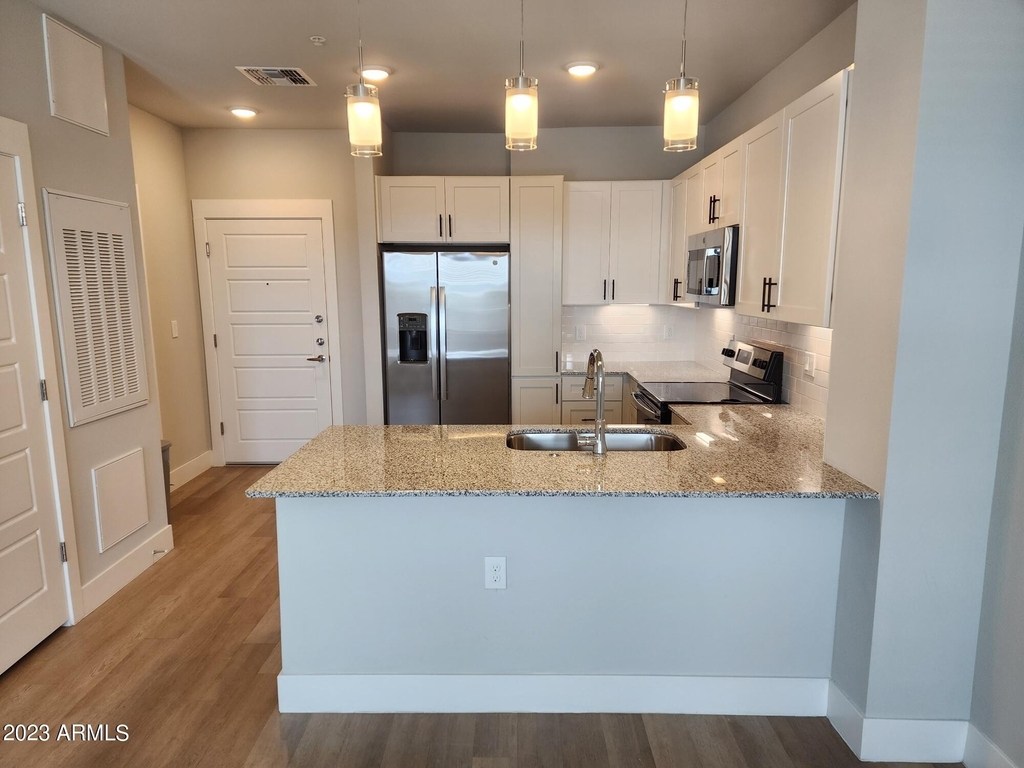 7460 N Zanjero Boulevard - Photo 1