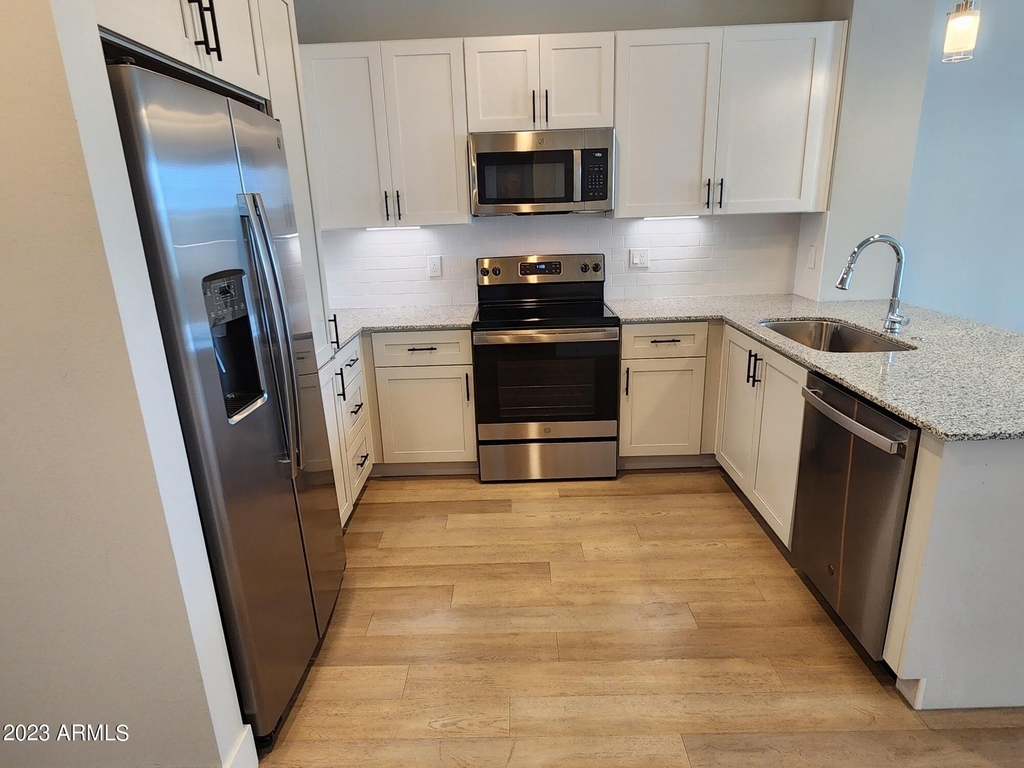 7460 N Zanjero Boulevard - Photo 2