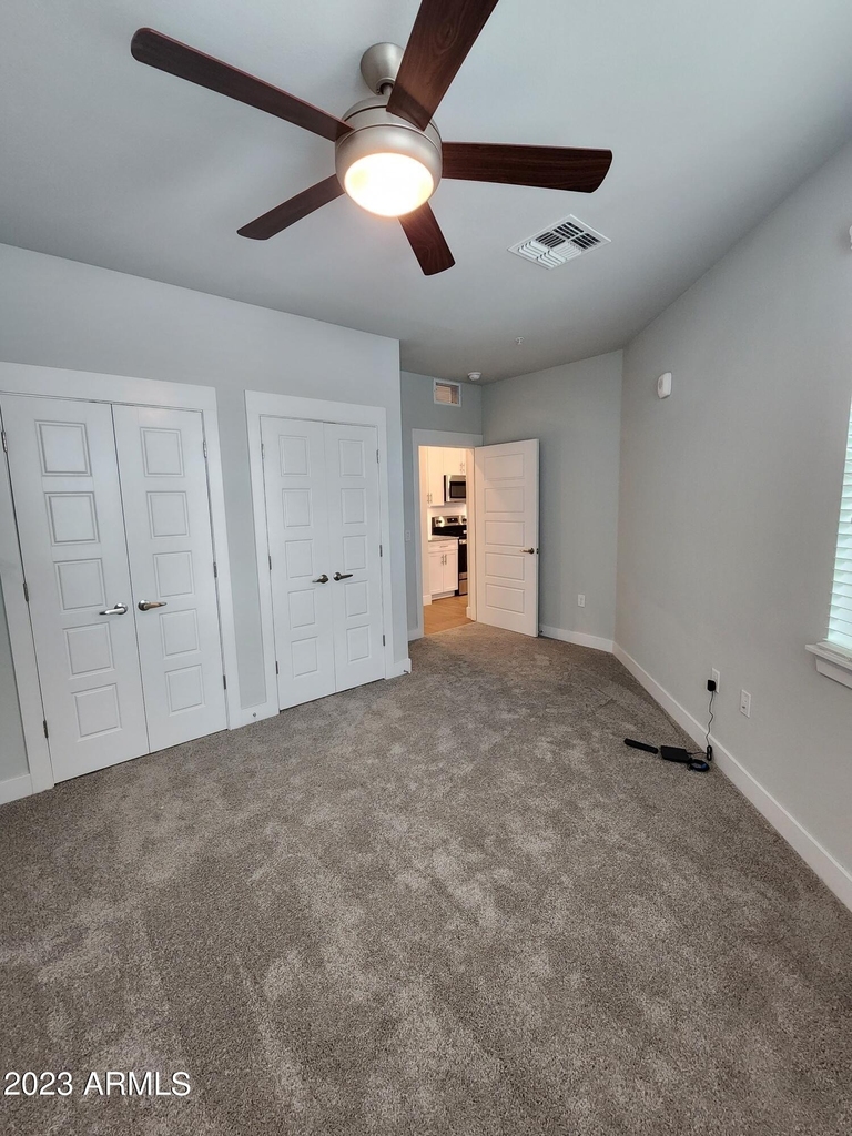 10529 E Hampton Avenue - Photo 7