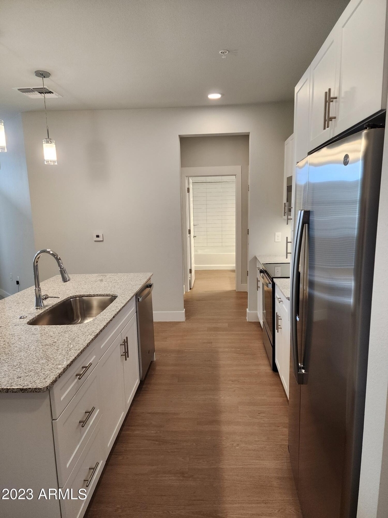 10529 E Hampton Avenue - Photo 2