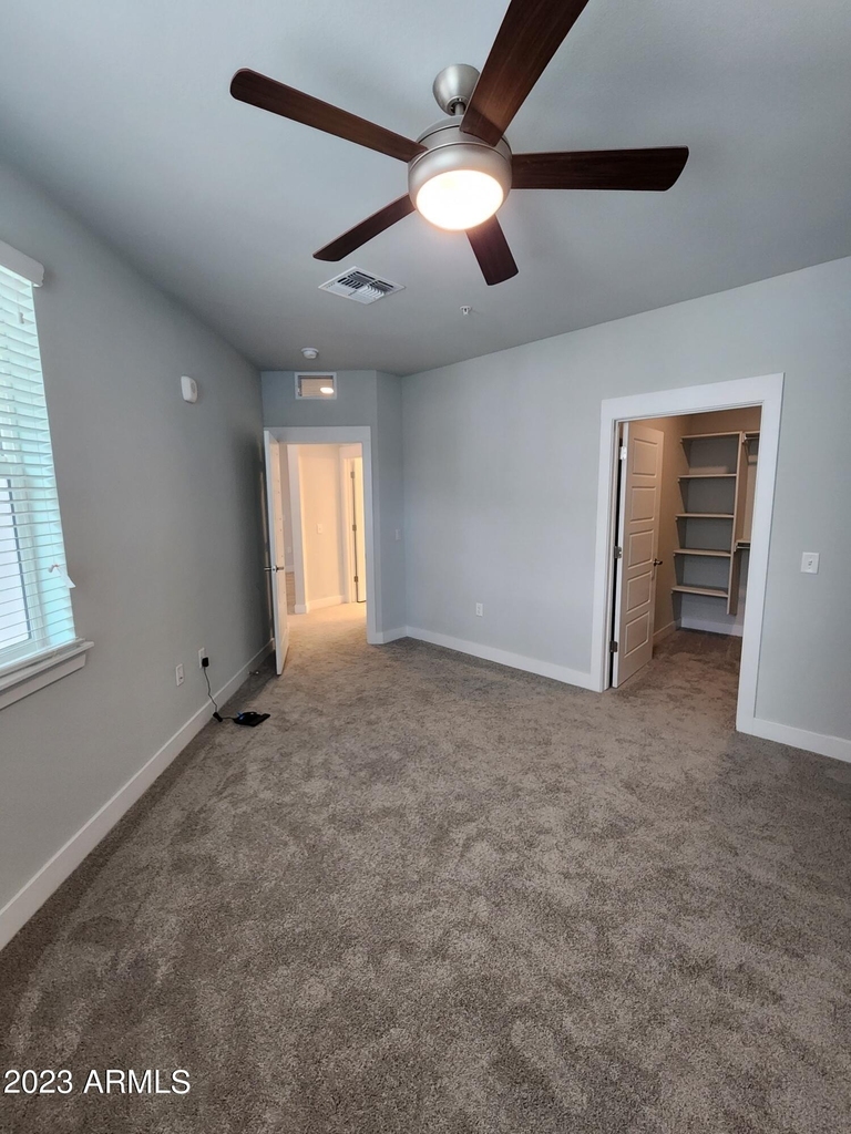 10529 E Hampton Avenue - Photo 4