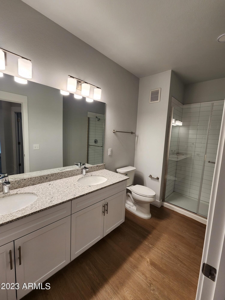 10529 E Hampton Avenue - Photo 6
