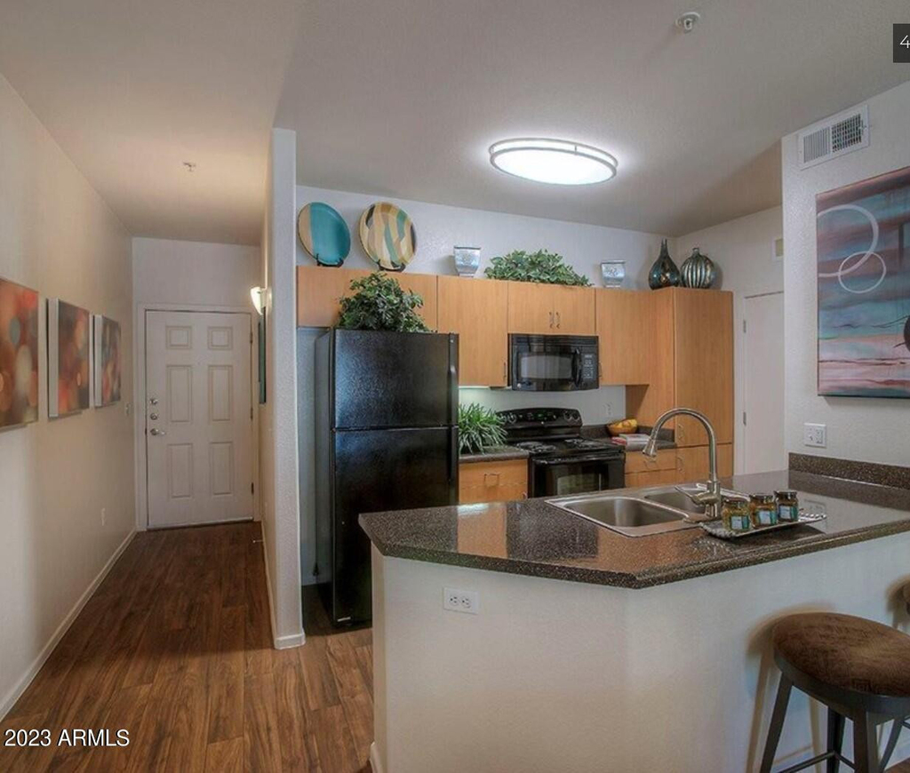 110 W Bell Road - Photo 4