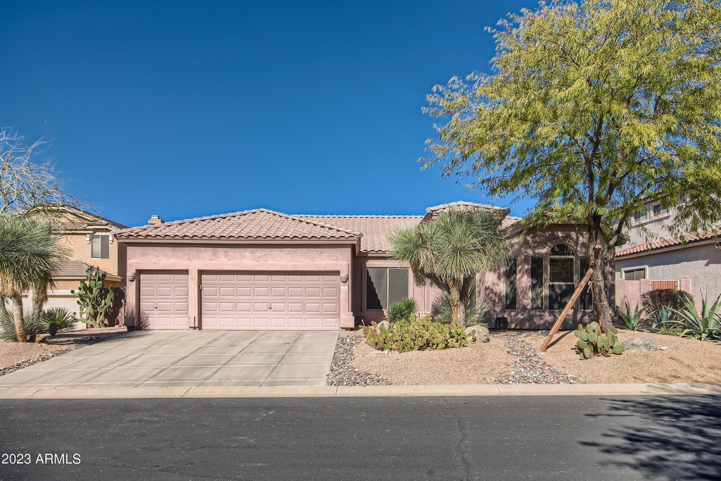 3060 N Ridgecrest -- - Photo 2