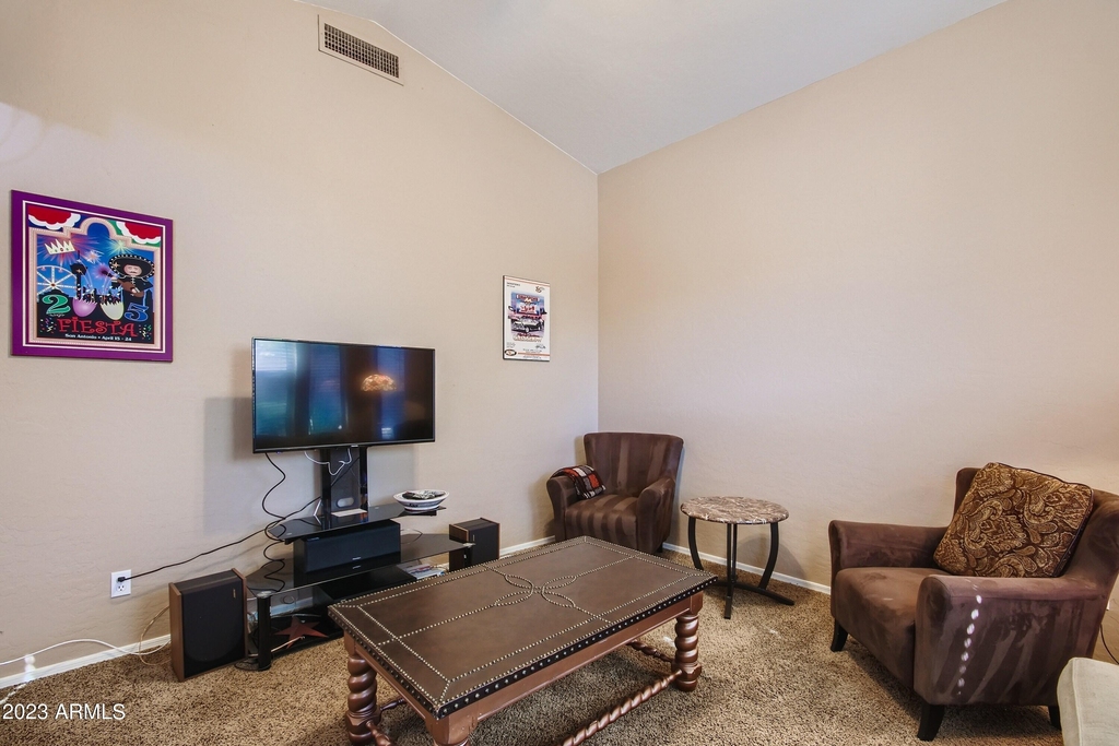 3060 N Ridgecrest -- - Photo 14