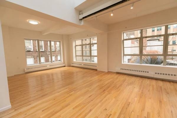 80 Nassau Street - Photo 2