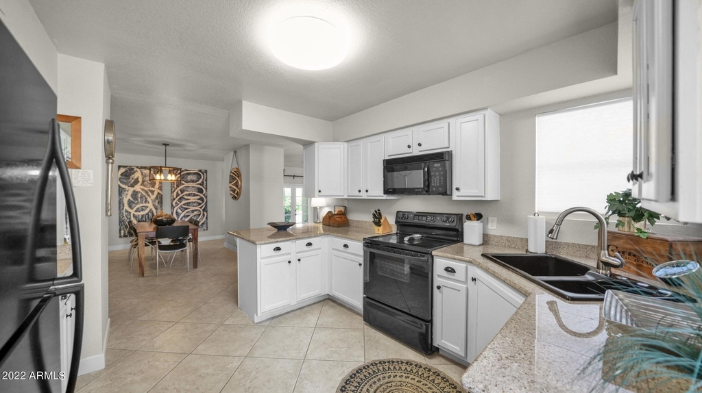 8787 E Mountain View Road - Photo 4