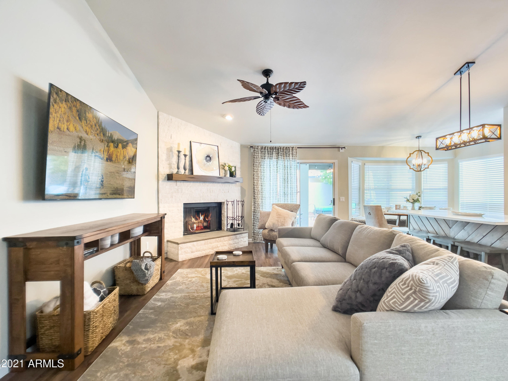 1218 E Seahorse Lane - Photo 0