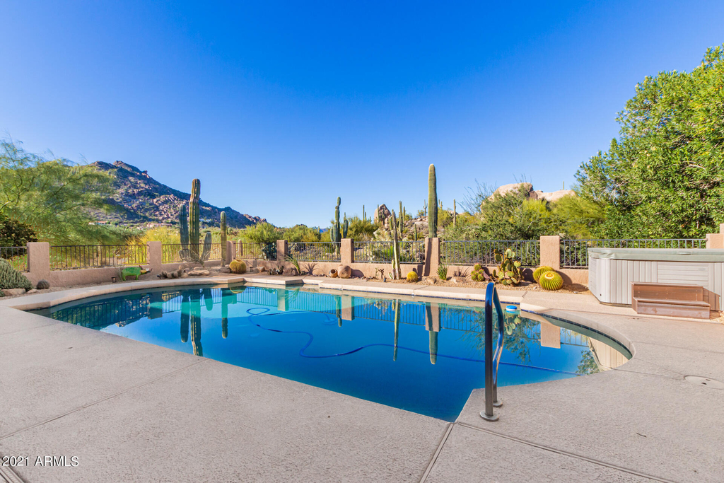 1404 E Boulder Pass - Photo 0