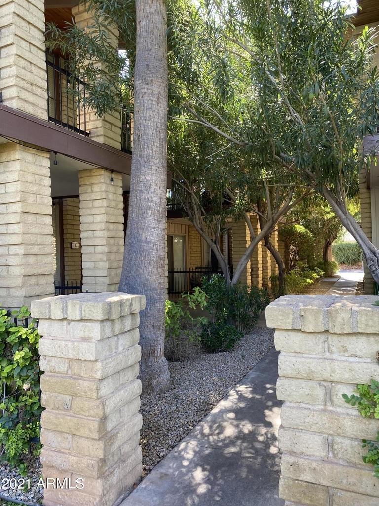 6925 E 4th Street - Photo 2