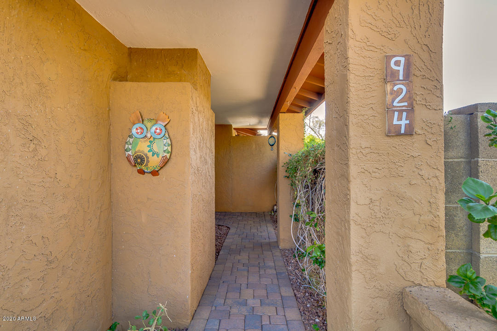 924 N 86th Way - Photo 2