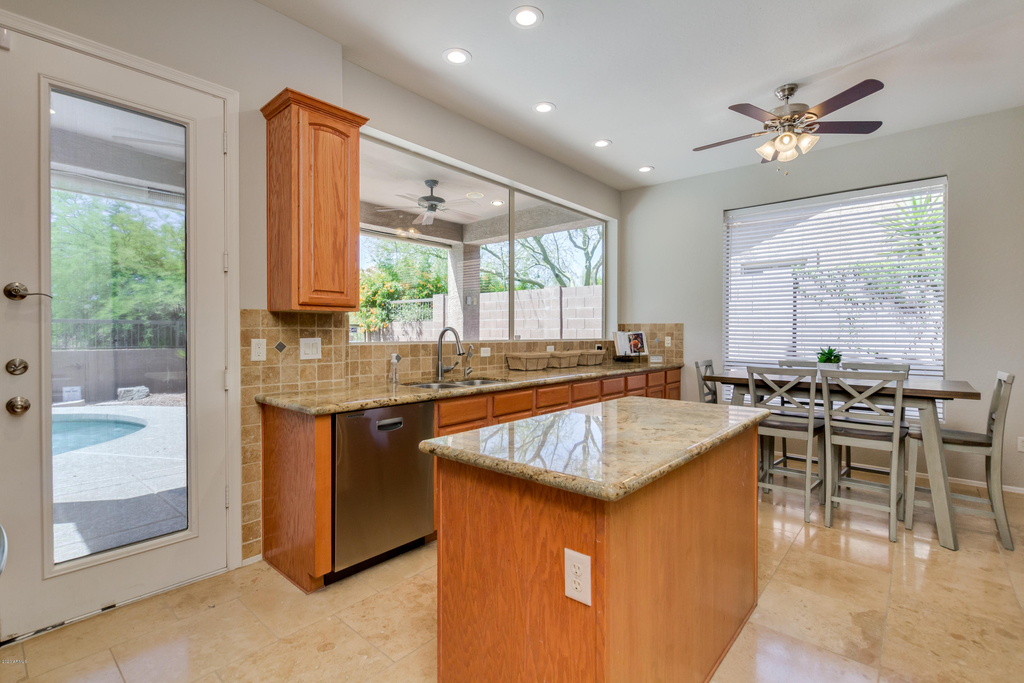 3608 N Paseo Del Sol -- - Photo 15