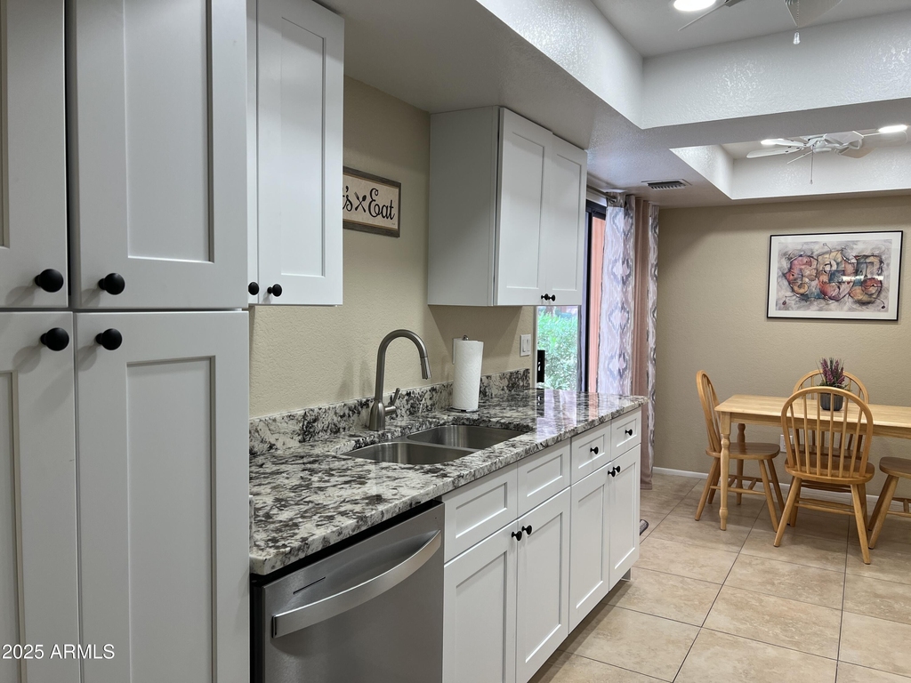 12212 N Paradise Village Parkway S - Photo 5
