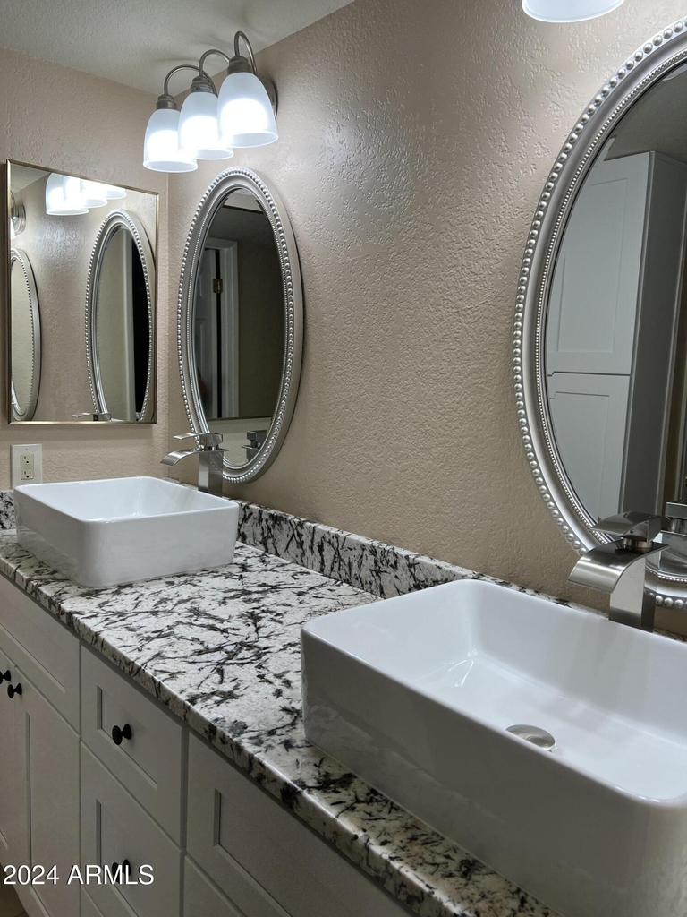 12212 N Paradise Village Parkway S - Photo 12