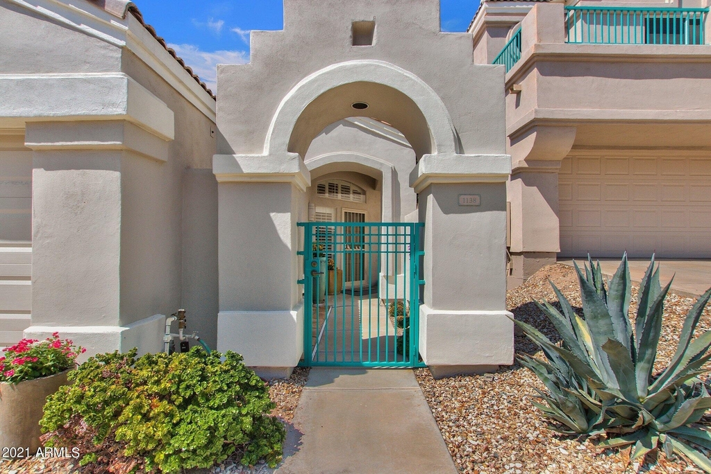 1138 E Amberwood Drive - Photo 2