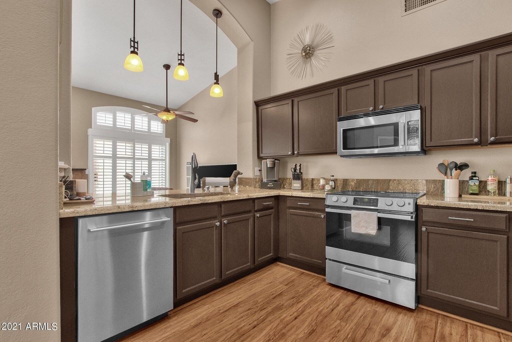 1138 E Amberwood Drive - Photo 8