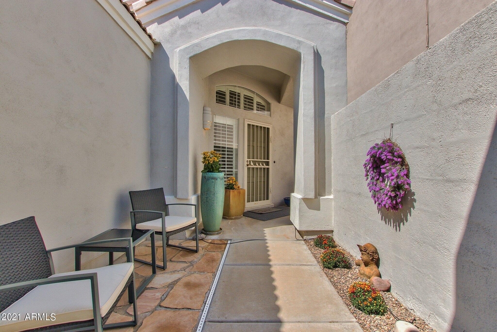 1138 E Amberwood Drive - Photo 4