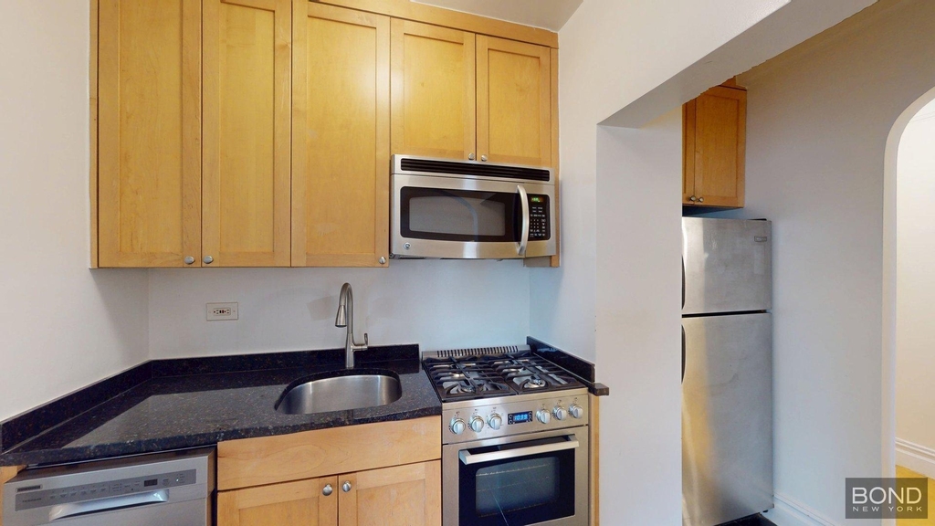 Christopher Street - Photo 1