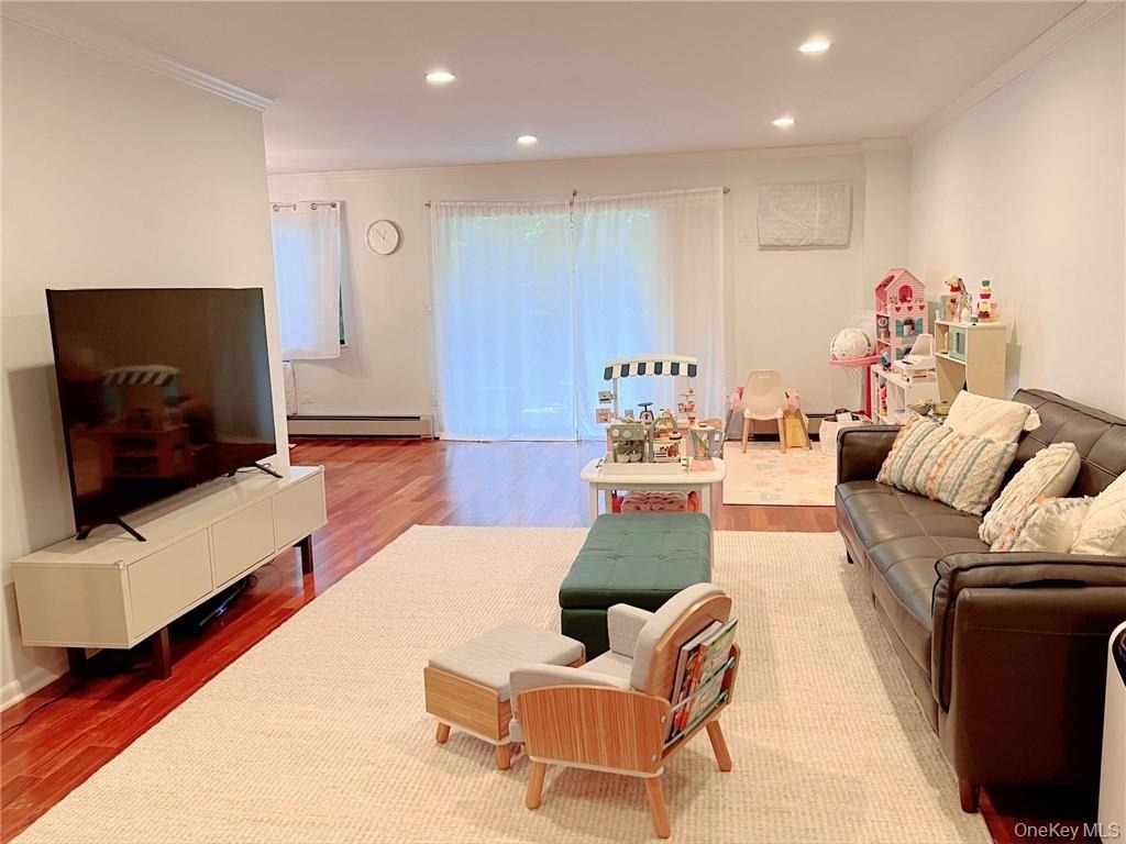500 Central Park Avenue - Photo 0