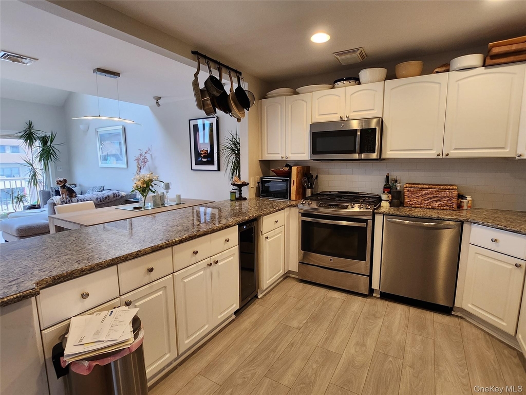 67 Pacific Boulevard - Photo 4