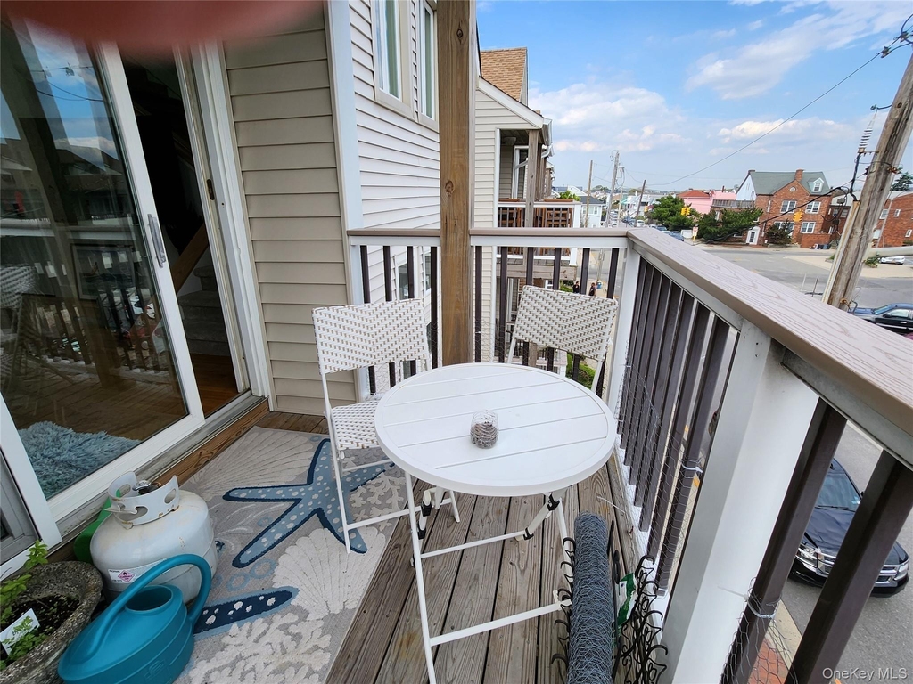 67 Pacific Boulevard - Photo 2