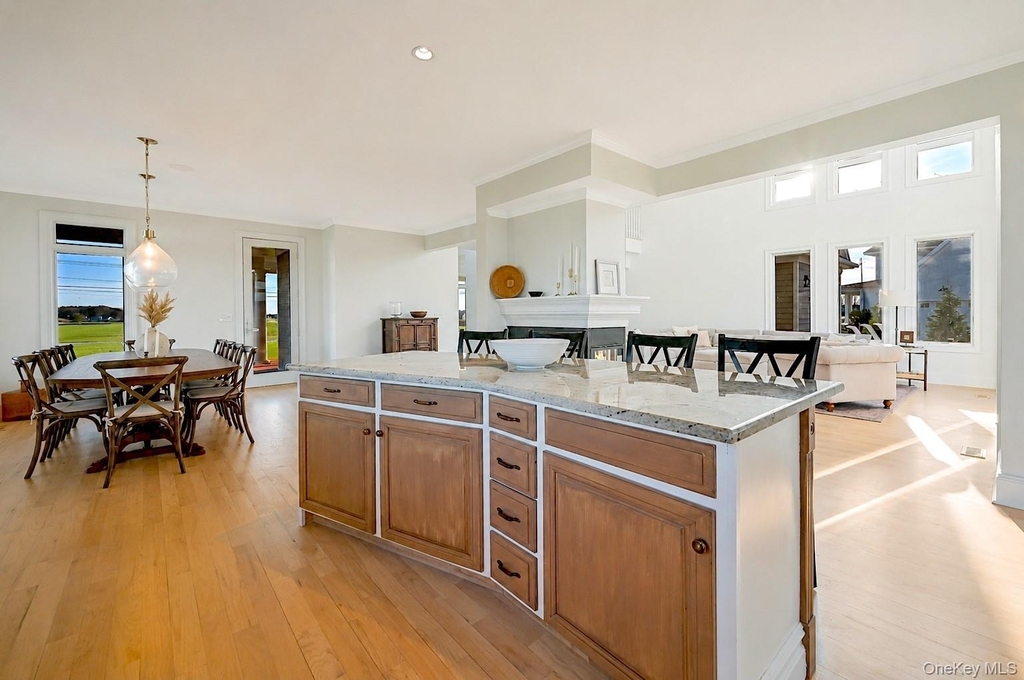 788 Reeves Avenue - Photo 2