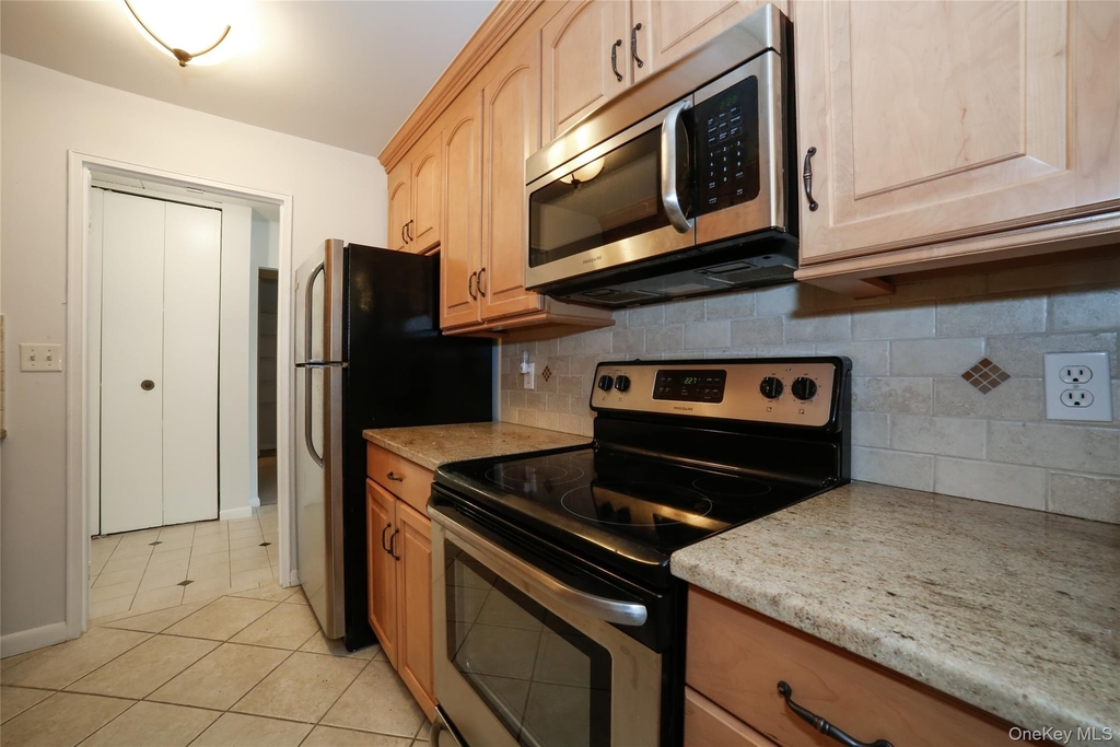 300 High Point Drive - Photo 4