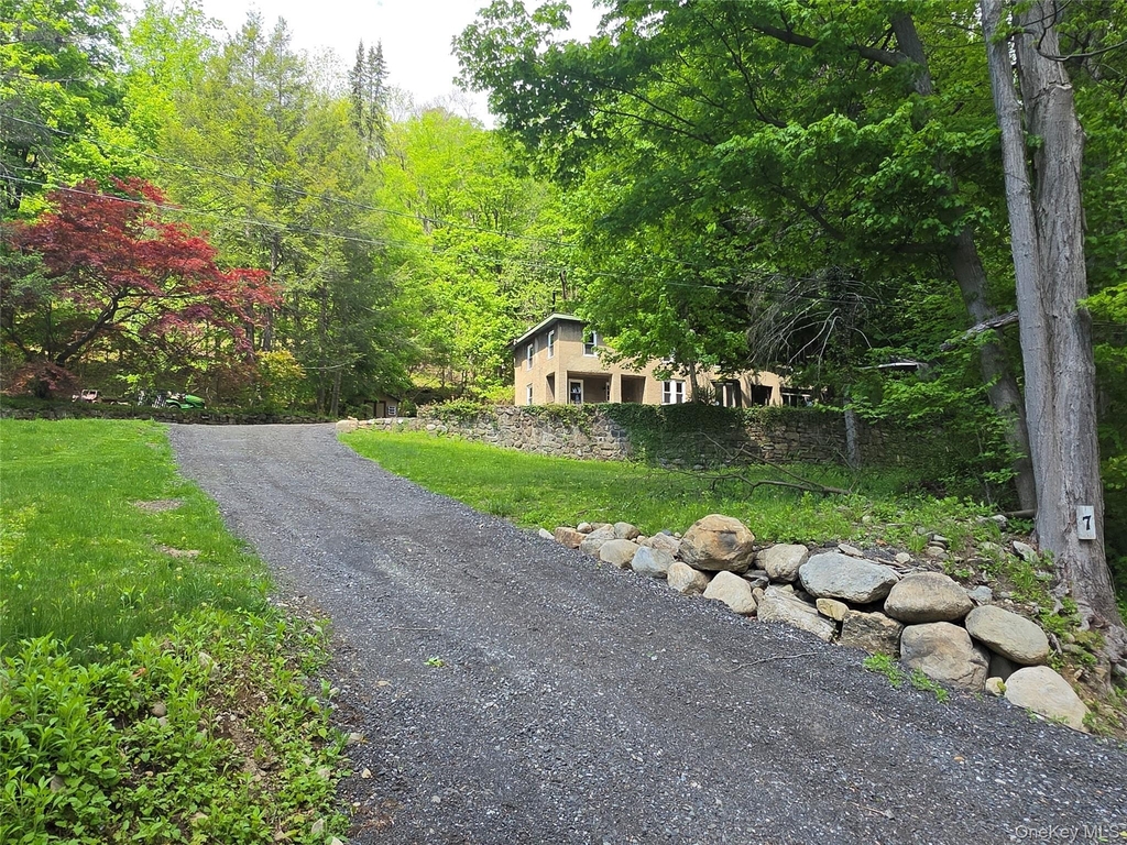 7 Stone Ridge Road - Photo 1