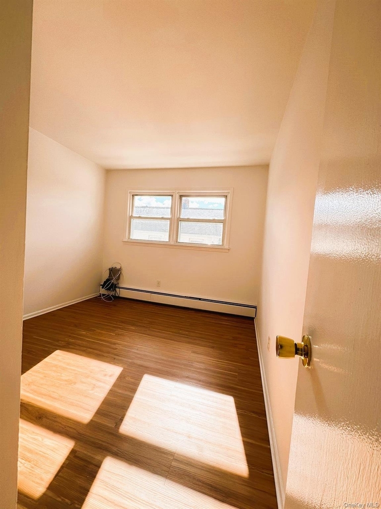 131 Roslyn Road - Photo 9