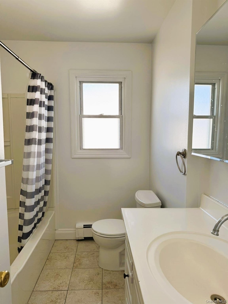 131 Roslyn Road - Photo 2