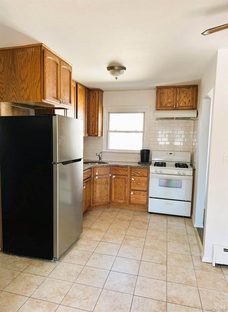 131 Roslyn Road - Photo 3