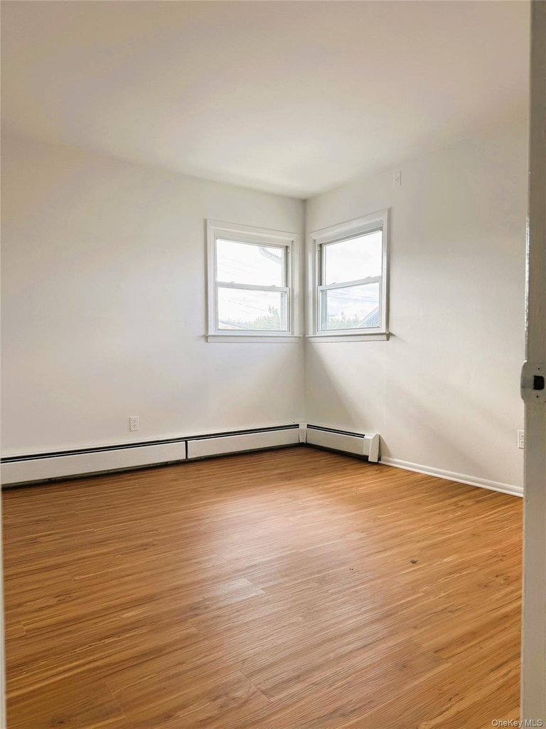 131 Roslyn Road - Photo 10