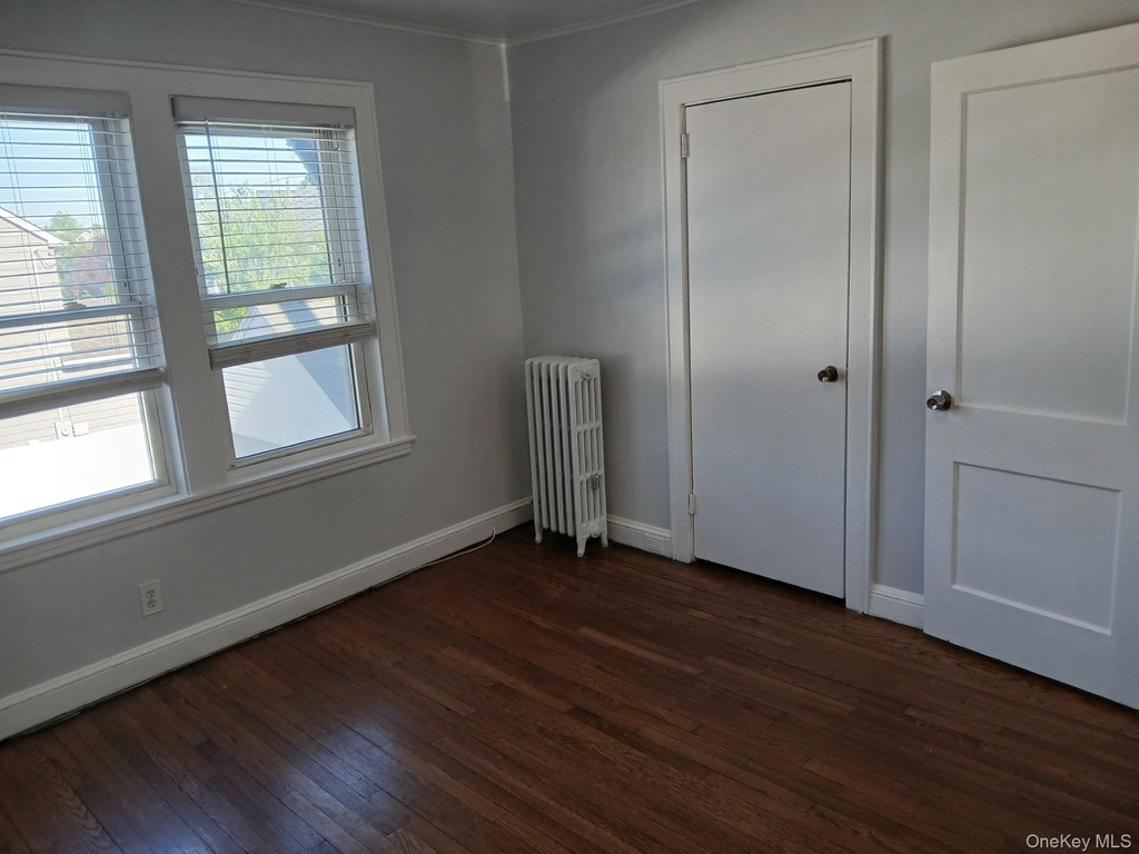 666 Willis Avenue - Photo 4