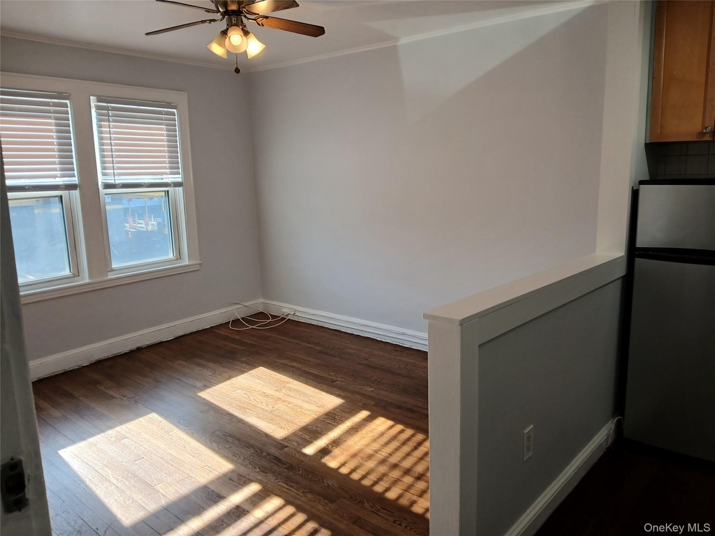 666 Willis Avenue - Photo 1