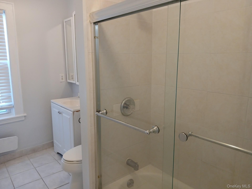 666 Willis Avenue - Photo 7