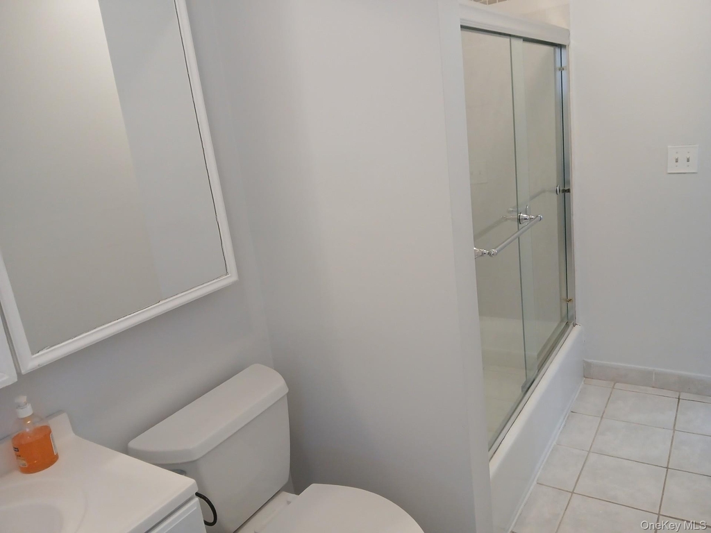 666 Willis Avenue - Photo 8
