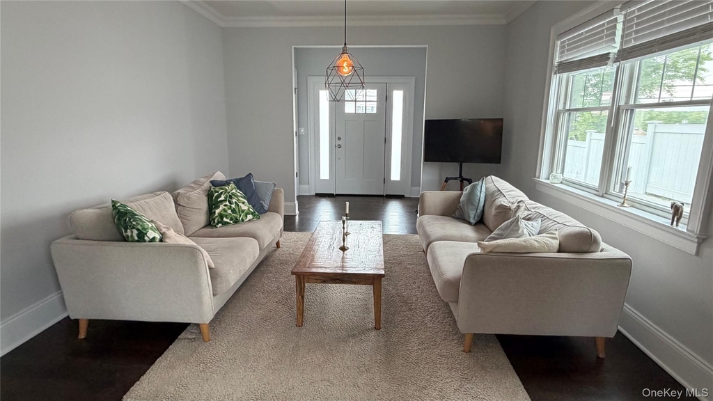 172 Lakeview Avenue - Photo 0