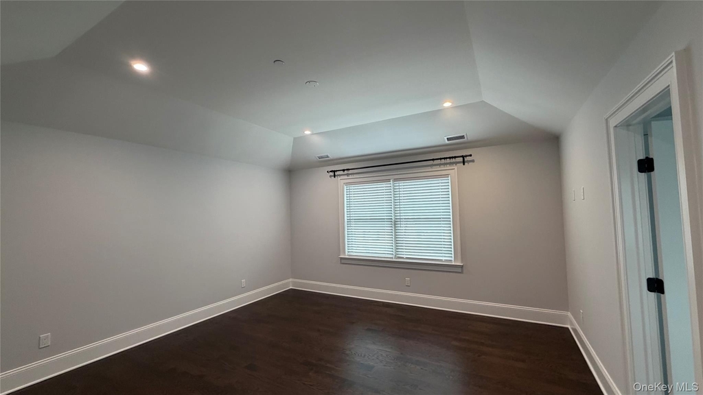 172 Lakeview Avenue - Photo 9