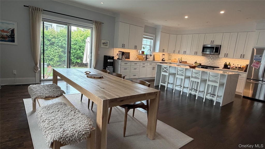 172 Lakeview Avenue - Photo 3