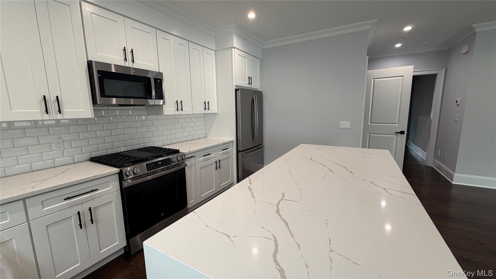 172 Lakeview Avenue - Photo 8