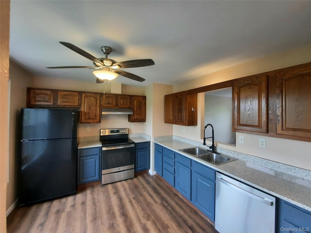 131 Ridgebury Road - Photo 4