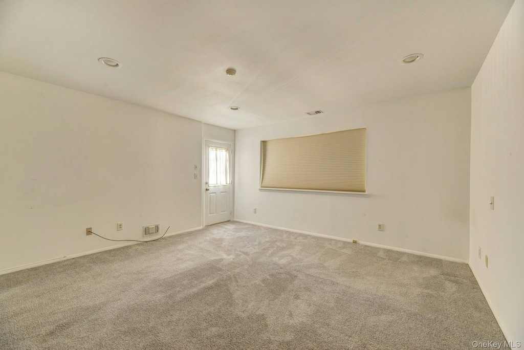 367 Seabreeze Court - Photo 12