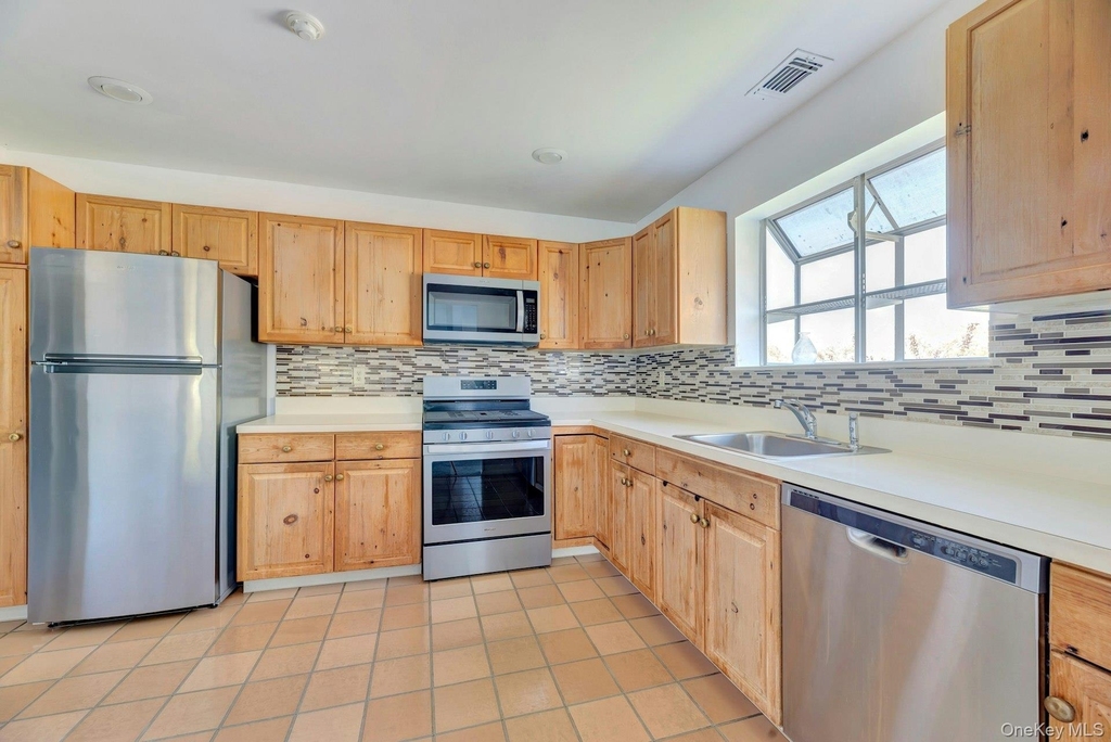 367 Seabreeze Court - Photo 6
