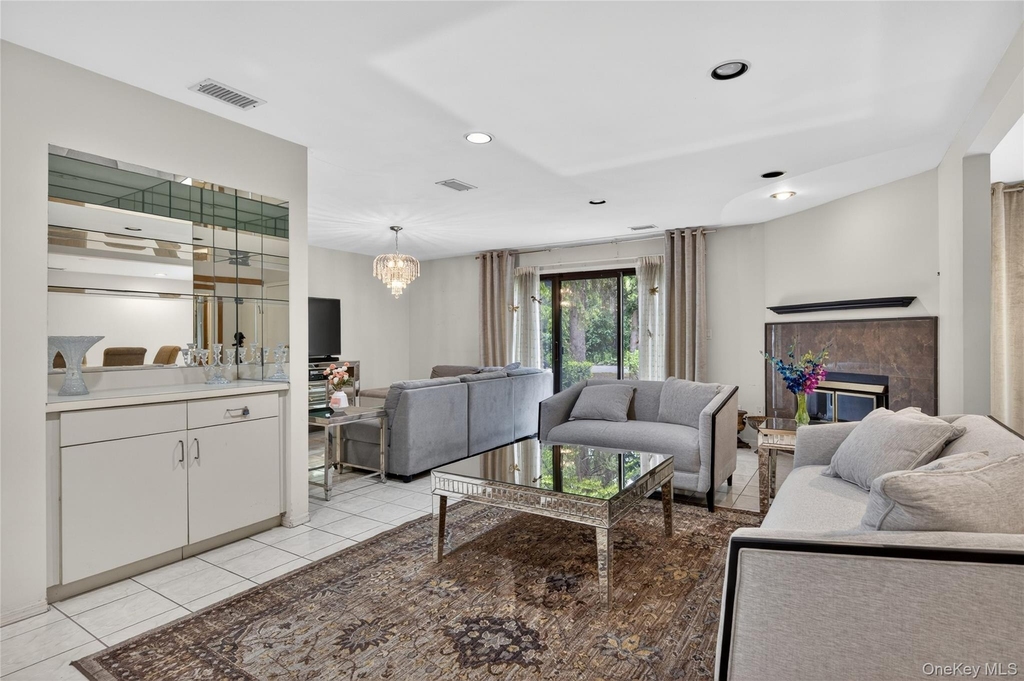 36 Wimbledon Drive - Photo 2