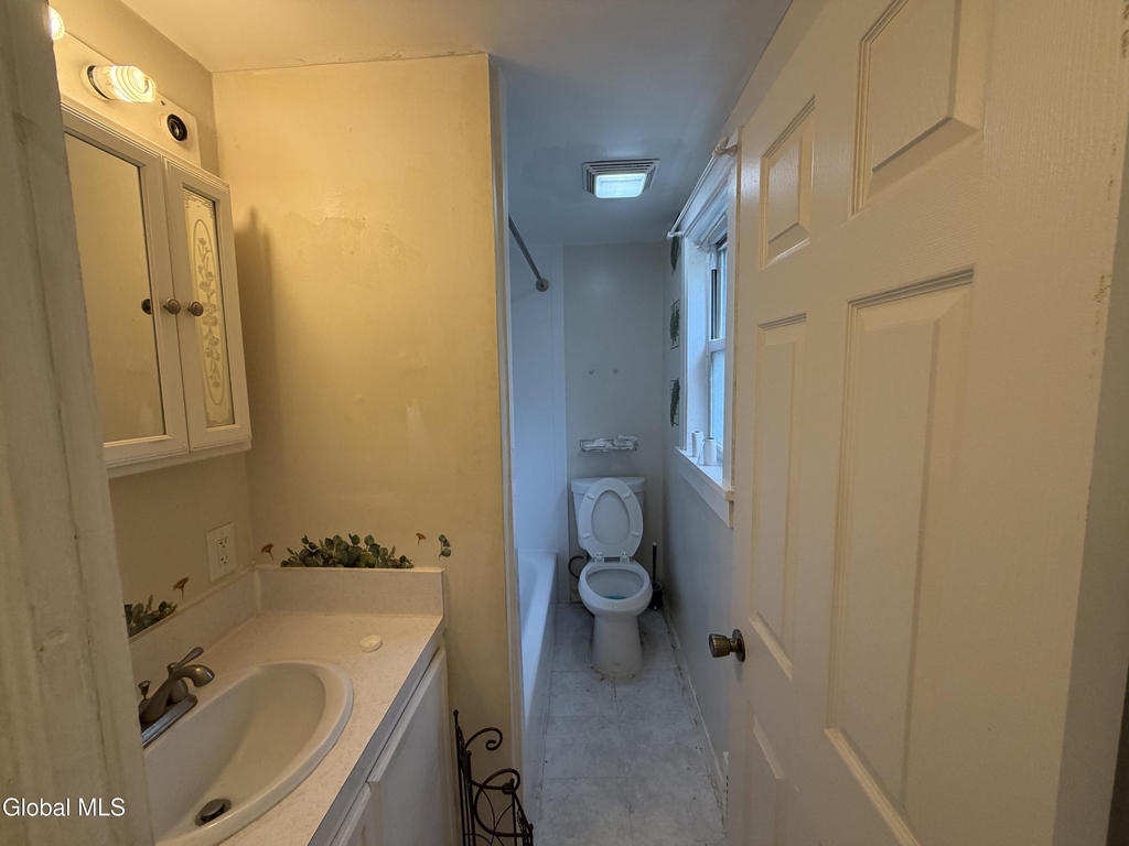 255 W Main Street - Photo 20