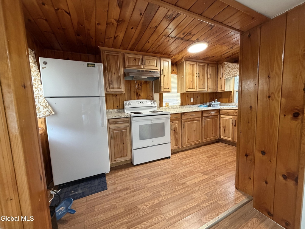 255 W Main Street - Photo 8