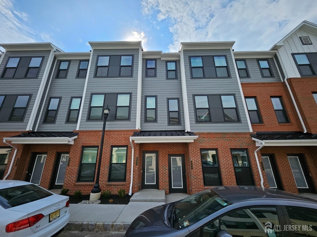 605 Parker Boulevard - Photo 0