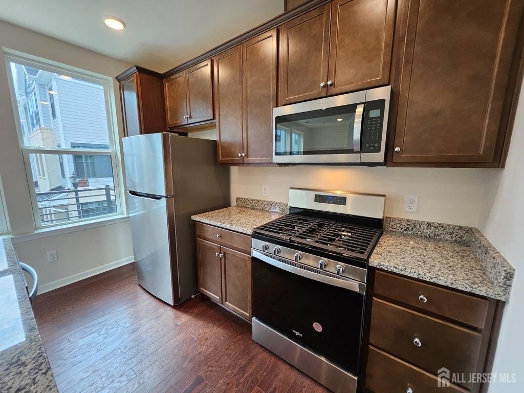 605 Parker Boulevard - Photo 6